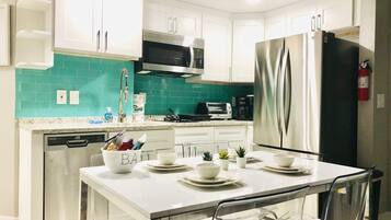 Cookware/dishes/utensils