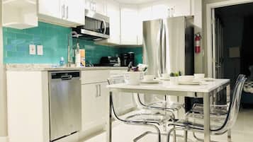Cookware/dishes/utensils