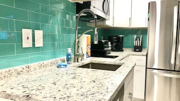 Cookware/dishes/utensils