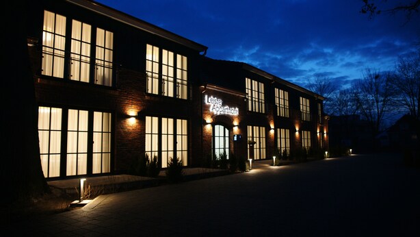 A building with large windows and a sign that reads "Leister Apparthotel". - Leister Apparthotel (Weyhe)