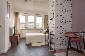 1 bedroom, iron/ironing board, WiFi, bed sheets - Studio des roses 4 * place des Martyrs hyper center (Luxembourg)