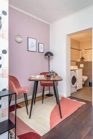 Interior - Studio des roses 4 * place des Martyrs hyper center (Luxembourg)