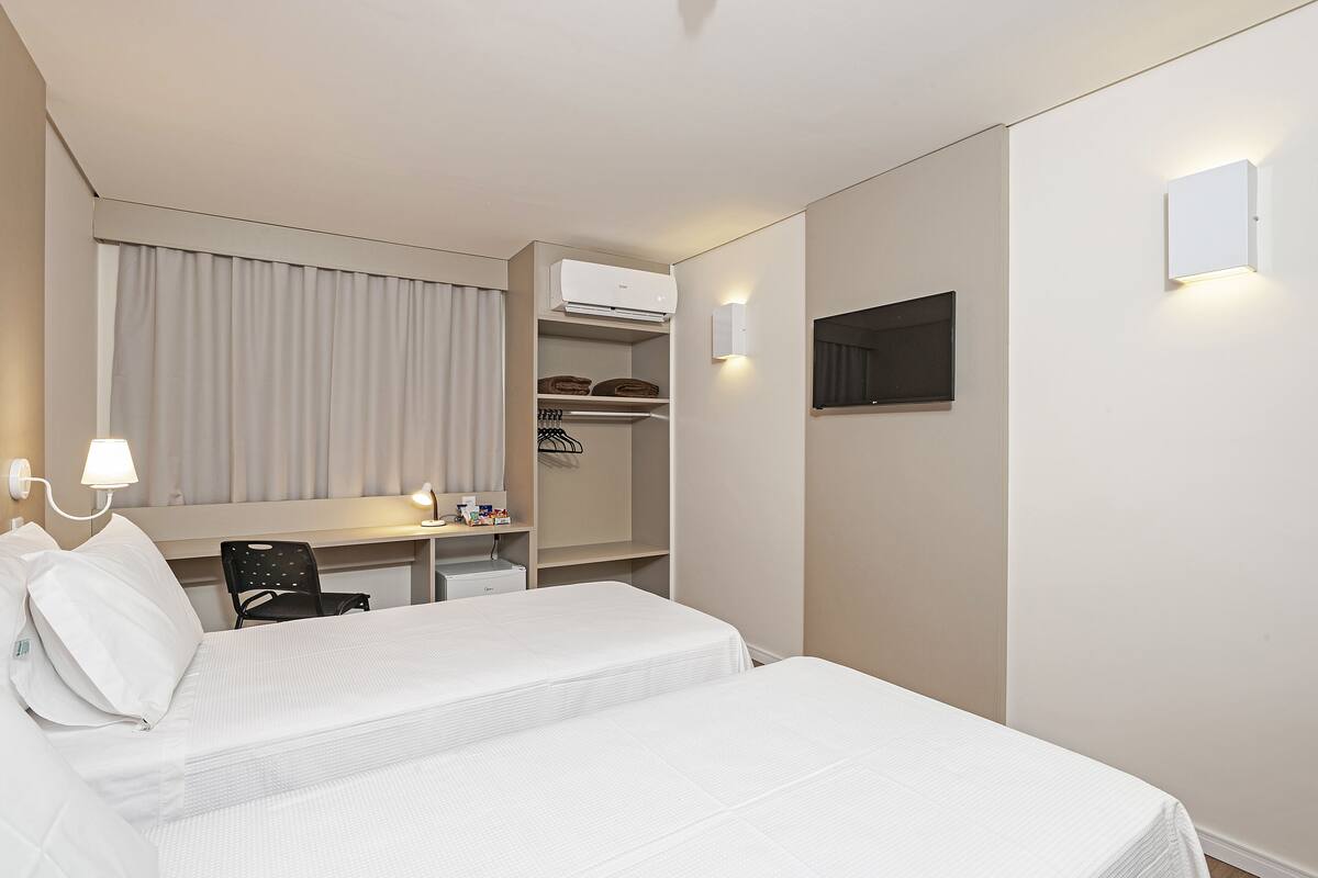 standard single room, accessible (2 twin beds) | minibar, in-room safe, desk, free wifi