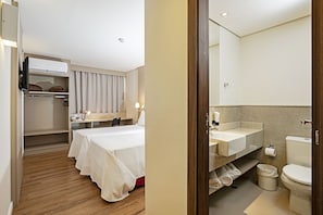 Standard Single Room (2 Twin Beds) | Minibar, in-room safe, desk, free WiFi - Slim Guarapuava (Guarapuava)