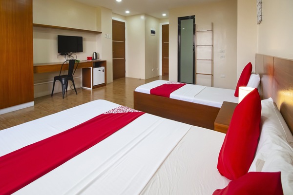 Deluxe Triple Room | Peti besi dalam bilik, Wi-fi percuma, cadar katil