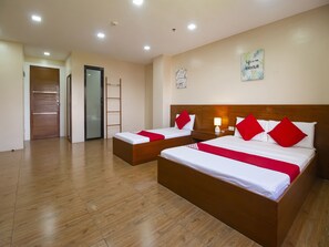Deluxe Triple Room | In-room safe, free WiFi, bed sheets