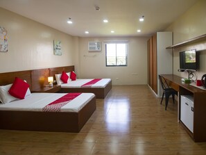 Deluxe Triple Room | In-room safe, free WiFi, bed sheets