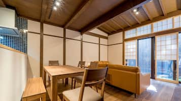 Villa Silktree | In-room dining