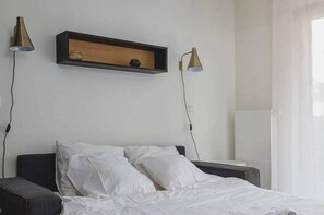 Iron/ironing board, WiFi, bed sheets