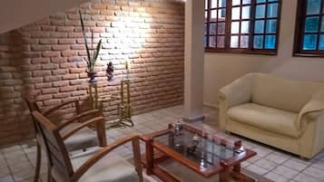 Área de estar no saguão