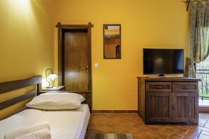 Dreibettzimmer | Schreibtisch, Bügeleisen/Bügelbrett, kostenloses WLAN, Bettwäsche