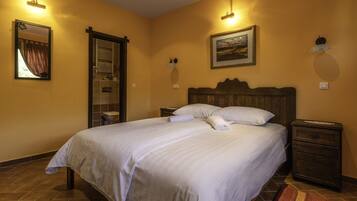 Double Room | Desk, iron/ironing board, free WiFi, bed sheets