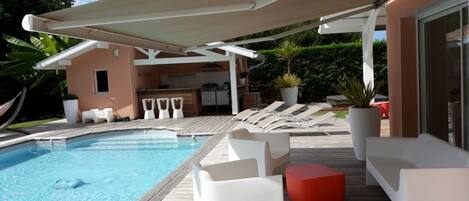 حمّام سباحة خارجي، حمّام سباحة مُدفَّأ