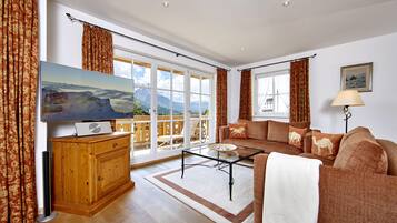 Exclusive Apartment (Typ 1) | Living area | Flat-screen TV, heated floors