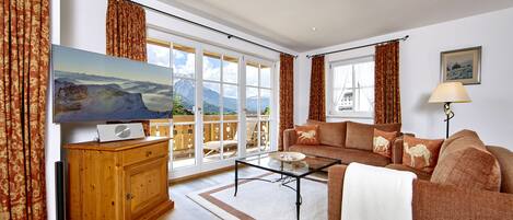 Exclusive Apartment (Typ 1) | Living area | Flat-screen TV, heated floors