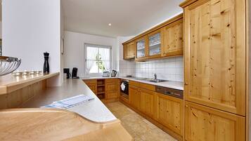 Exclusive Apartment (Typ 1) | Private kitchen | Fridge, stovetop, coffee/tea maker, electric kettle