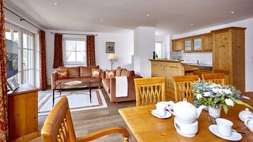 Exclusive Apartment (Typ 1) | Living area | Flat-screen TV, heated floors