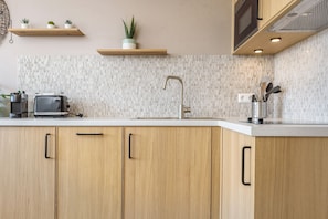 Microondas, horno, placa de cocina, lavavajillas