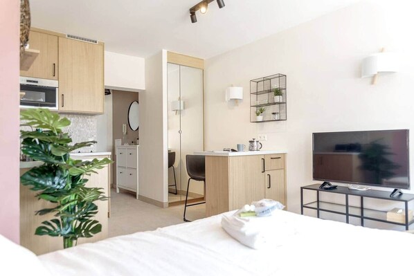 1 chambre, fer et planche à repasser, Wi-Fi, literie fournie