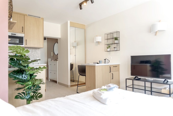 1 habitación, tabla de planchar con plancha, wifi y ropa de cama