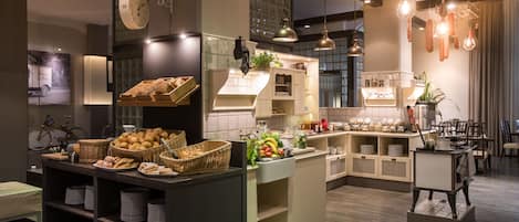Tägliches Frühstücksbuffet (23 EUR pro Person)
