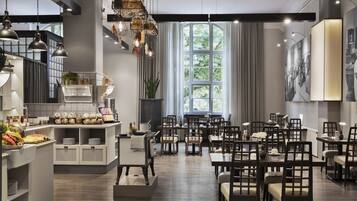 Dagelijks ontbijtbuffet (EUR 23 per persoon)