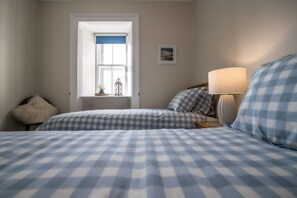 Individually decorated, individually furnished, iron/ironing board - Covesea Lighthouse Cottages (Lossiemouth)