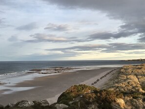 Beach nearby - Covesea Lighthouse Cottages (Lossiemouth)