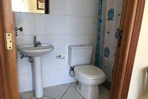 Handtücher, Seife, Shampoo, Toilettenpapier