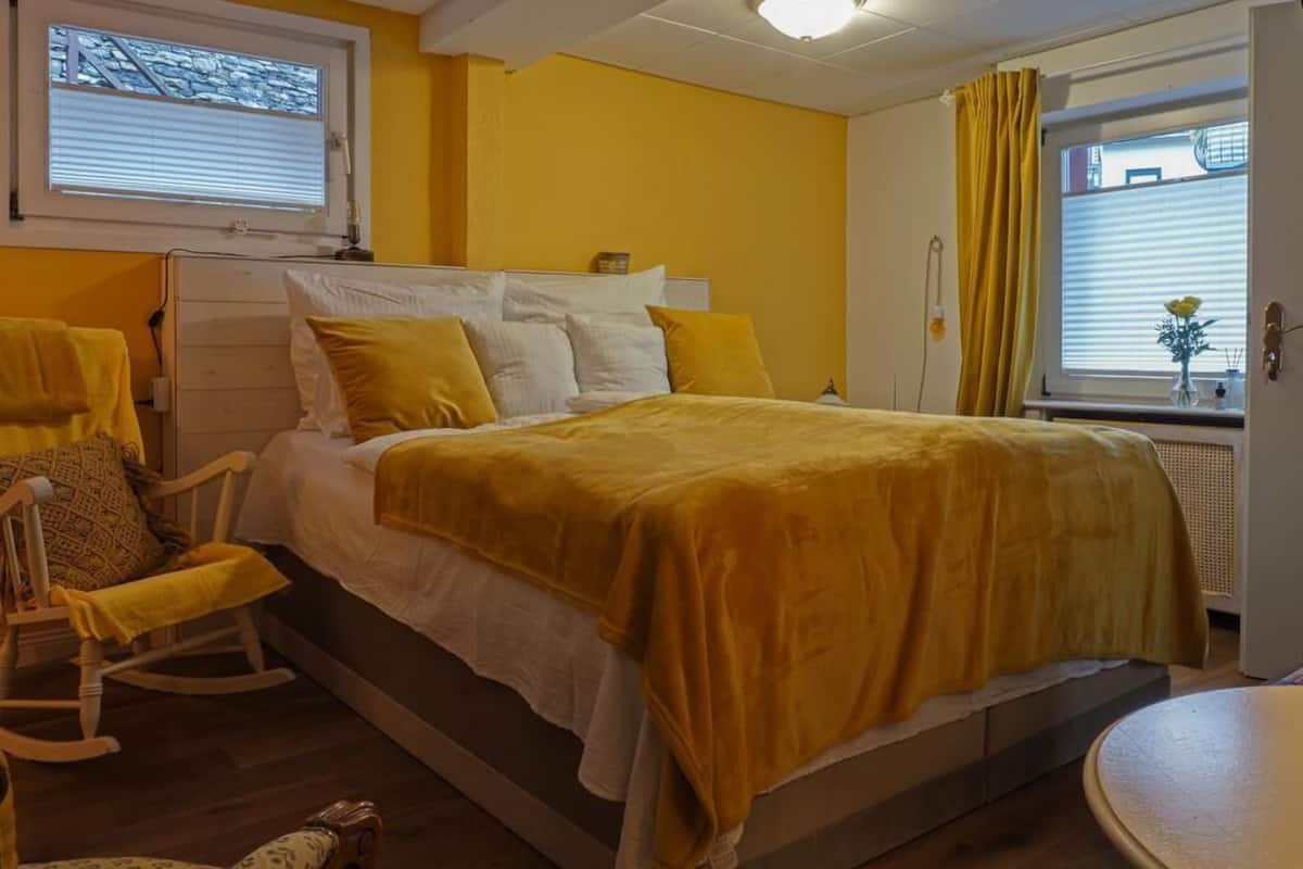 Double Room, Ground Floor (Zimmer Gelb) | Free WiFi