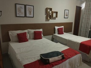 Standard Triple Room, Multiple Beds | Free WiFi, bed sheets - Pousada Camelias (Volta Redonda)
