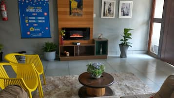 Televisor de 21 polzades amb canals per satèl·lit