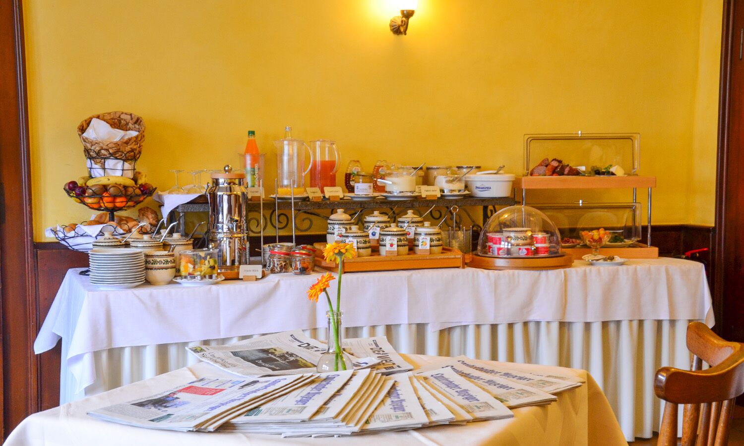 Free daily buffet breakfast 