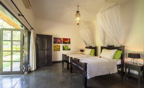 6 quartos, cofres nos quartos, ferros/tábuas de passar roupa