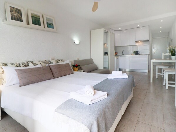 1 bedroom, internet, bed sheets