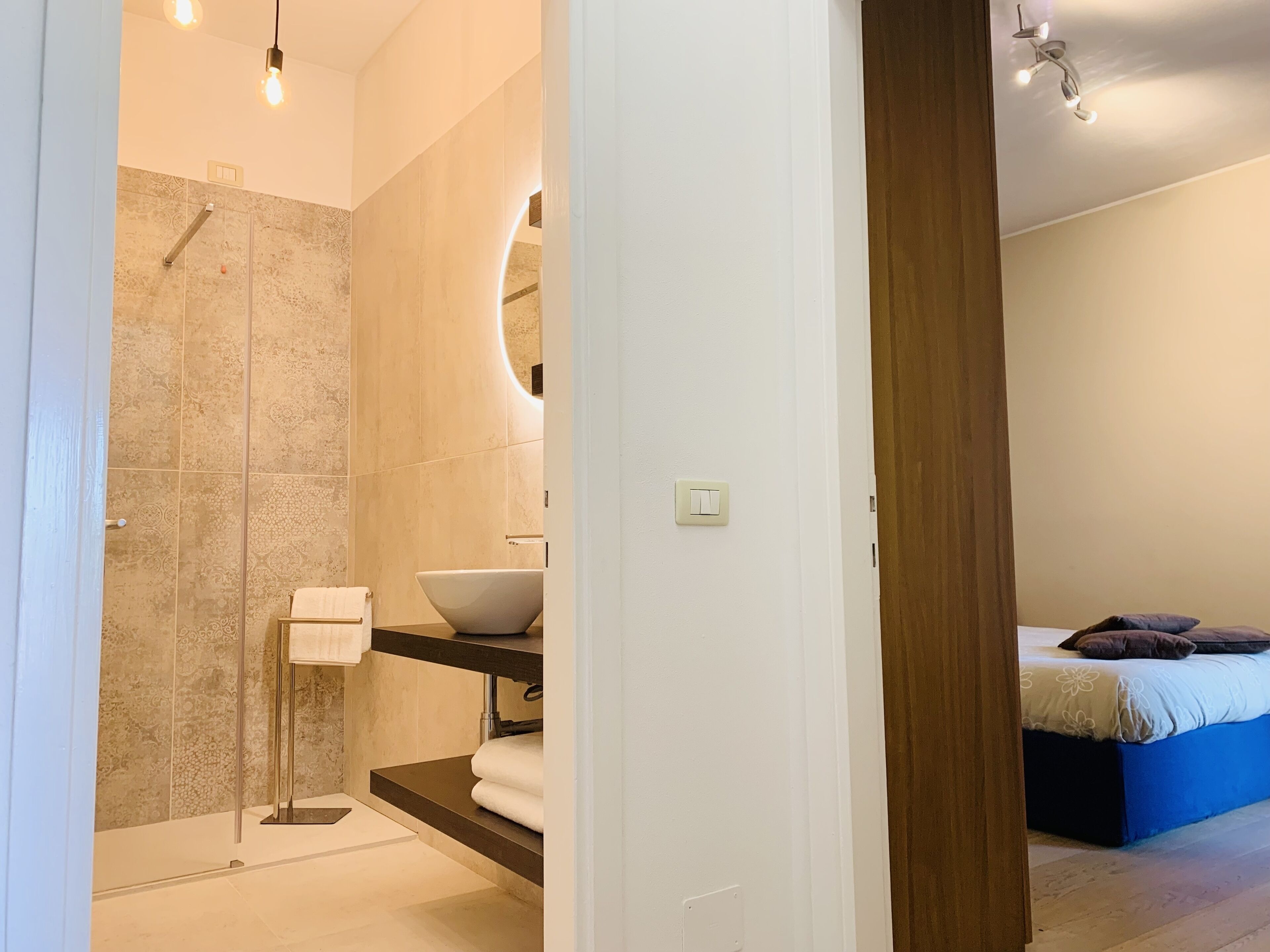 Combinazione doccia/vasca, asciugacapelli, bidet, asciugamani