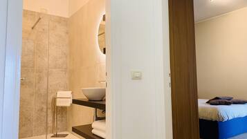 Combinazione doccia/vasca, asciugacapelli, bidet, asciugamani