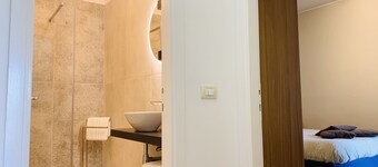 Appartement panoramique moderne avec piscine
