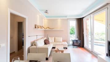 Smart-TV, DVD-Player, Bücher, Stereoanlage