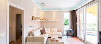 Appartement panoramique moderne avec piscine