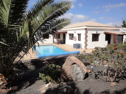 Luxury Secluded Villa - Large heated pool Aircon in main bedroom - fibre wifi