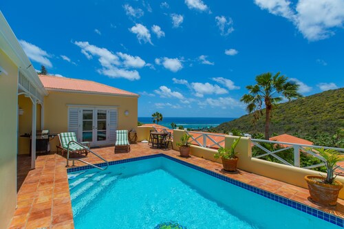 St. Croix 2/2 villa with private pool. Romantic Getaway for island adventures.
