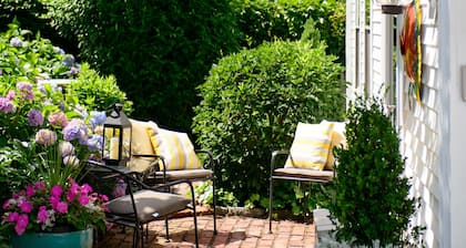 Charming private townhouse-style lodging, a block from Marblehead Harbor