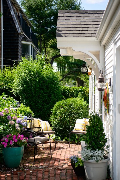 Charming private townhouse-style lodging, a block from Marblehead Harbor