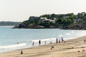 Beach nearby, sun-loungers, beach towels