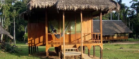 Standard Double Room | Peralatan tempat tidur premium