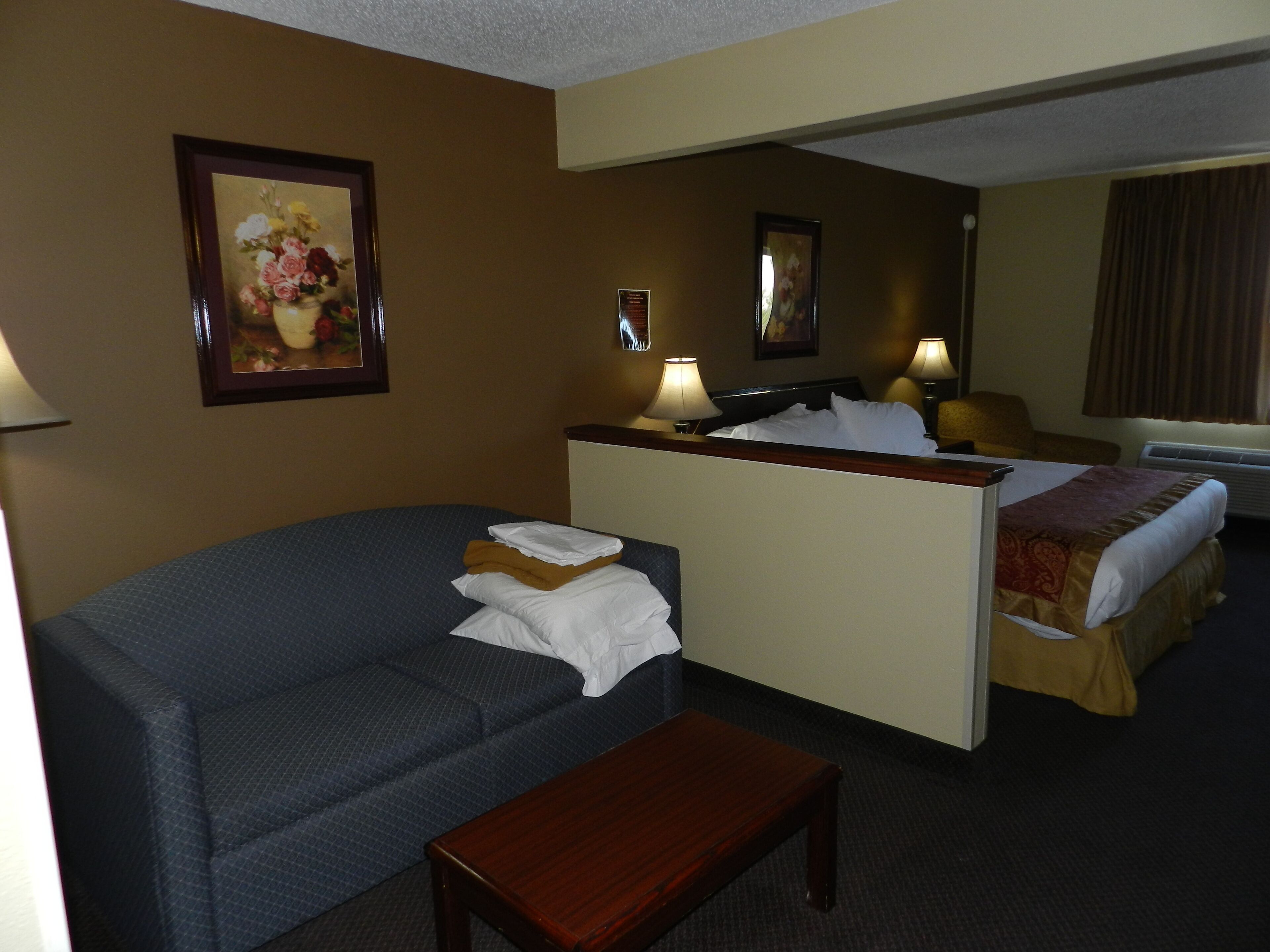 Bureau, rideaux occultants, fer et planche à repasser, Wi-Fi gratuit