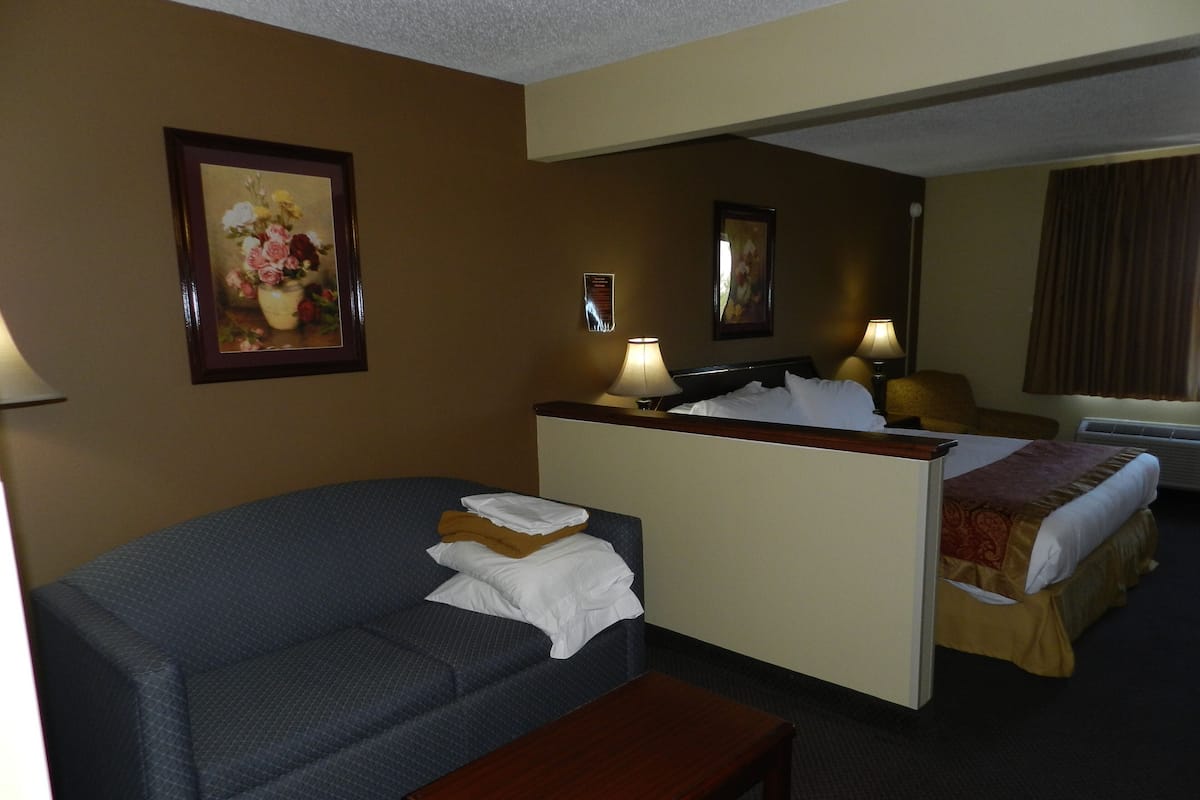 Bureau, rideaux occultants, fer et planche à repasser, Wi-Fi gratuit