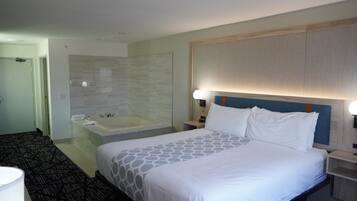 Double Room | Desk, blackout curtains, iron/ironing board, free WiFi