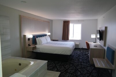 Bay Inn & Suites Troy